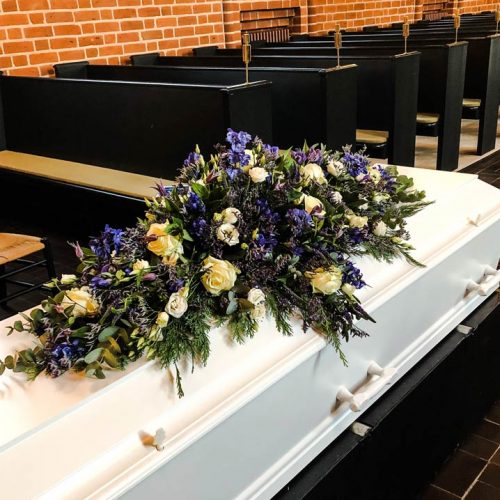 Bestil smukt kistepynt til bisættelse/begravelse i Odder og opland