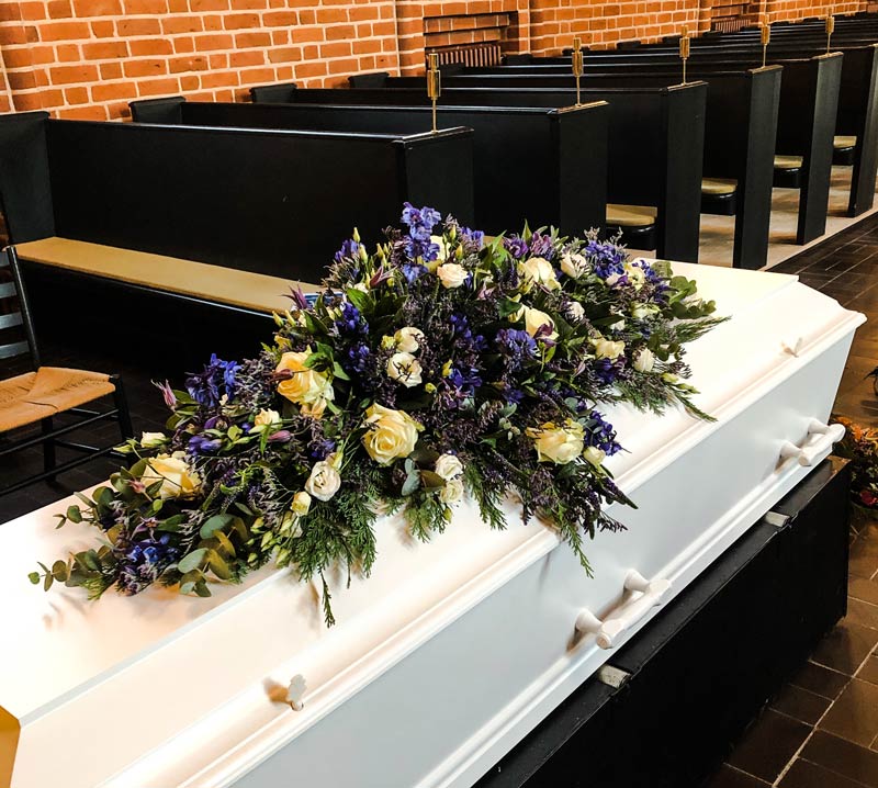 Bestil smukt kistepynt til bisættelse/begravelse i Odder og opland